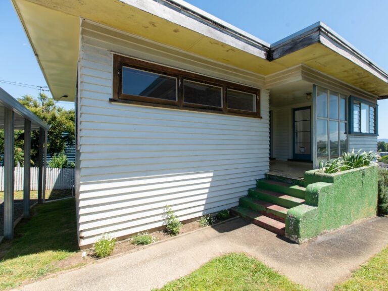 Modern stairway entrance build deck entrance building services to enhance value of house.